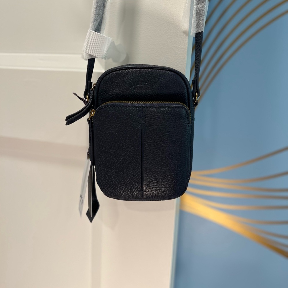 Stylish Navy Leather Crossbody Bag with Gold Hardware NWT - Picture 2 of 7